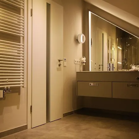 Viii Hotel 4*
