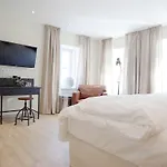 Viii Hotell 4*