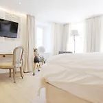 Viii Hotell